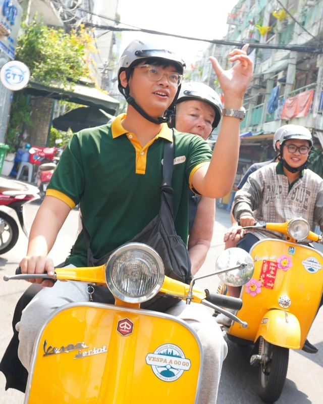 WHY GO ON A VESPA TOUR